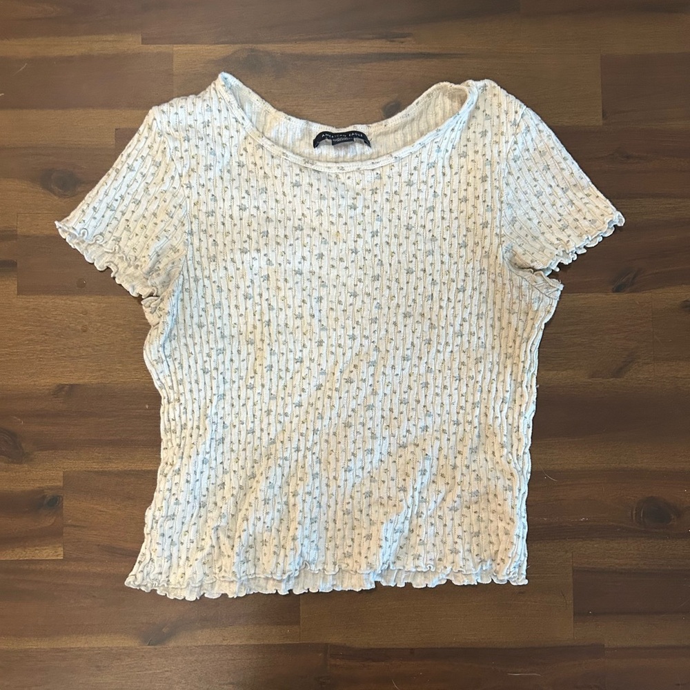 american eagle white ribbed floral baby tee with lettuce hem